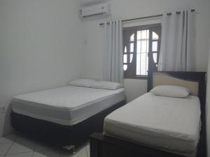 מיטה או מיטות בחדר ב-Apto em Porto Seguro - Centro