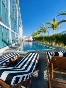 The swimming pool at or close to Kompose Boutique Hotel Sarasota