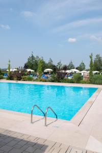 Bazén v ubytovaní Agriturismo dei Grippi alebo v jeho blízkosti