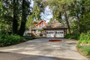 Galeriebild der Unterkunft English Cottage Pool Home Florida Style in Orange Park