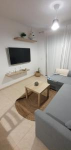 TV a/nebo společenská místnost v ubytování APARTAMENTO EL RINCÓN