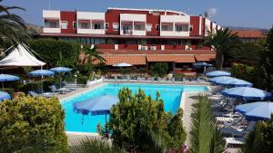 an aerial view of a hotel with a swimming pool and umbrellas at Residenza Felix in Capo Vaticano