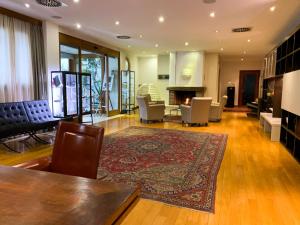 Posedenie v ubytovaní Eurohotel Palace Maniago