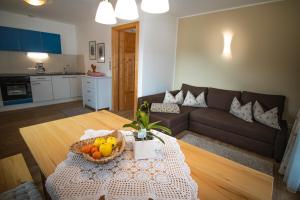 Kuchyňa alebo kuchynka v ubytovaní Apartment CANUS - Krumas Living - Kronplatz + 26 fotografií