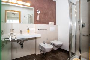Kúpeľňa v ubytovaní Apartment CANUS - Krumas Living - Kronplatz