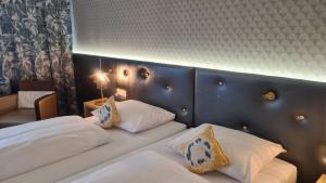 Postel nebo postele na pokoji v ubytování Hotel Lechnerhof Unterföhring