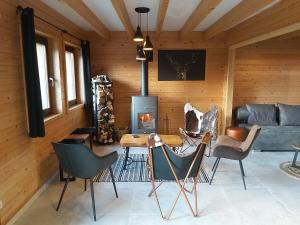 Istumisnurk majutusasutuses Le refuge Ardennais