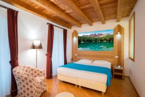 Postel nebo postele na pokoji v ubytování Palazzo Lodron Bertelli. Dimora Storica & Spa