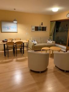 Ruang duduk di Cosy Laguna Resort Knokke Duinbergen Furnitured Internet studio