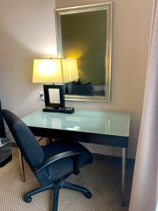 a desk with a lamp and a chair in front of it at Holiday Inn Express Hotel & Suites North Sequim, an IHG Hotel in Sequim