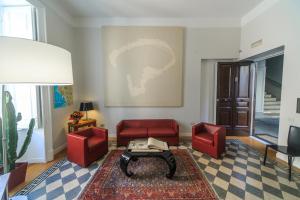 A seating area at Spaccanapoli Comfort Suites
