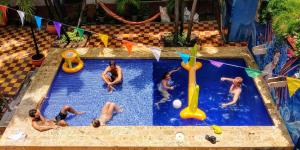 Kolam renang di atau dekat dengan Media Luna Hostel Cartagena