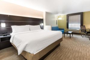 Cama ou camas em um quarto em Holiday Inn Express - Columbus Downtown by IHG