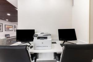 Uma TV ou centro de entretenimento em Holiday Inn Express - Columbus Downtown by IHG