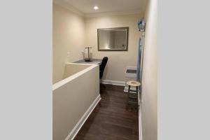 Ένα μπάνιο στο 3-BDR Direct Waterfront Cottage +38 φωτογραφίες