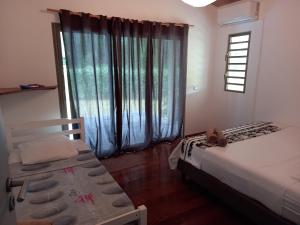 Moorea Temae Villa walking dist beach and golf客房内的一张或多张床位