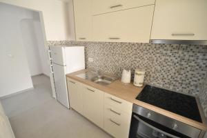 Kuchyň nebo kuchyňský kout v ubytování Sandy beach apartments