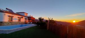 The swimming pool at or close to Villa yasleni