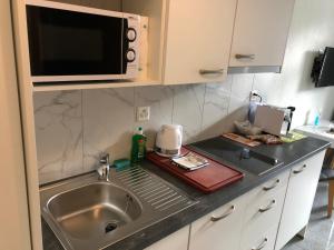 Kuchyň nebo kuchyňský kout v ubytování Apartment by Mario