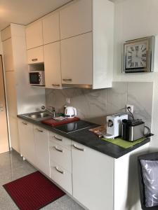 Kuchyň nebo kuchyňský kout v ubytování Apartment by Mario