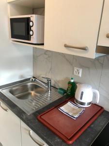 Kuchyň nebo kuchyňský kout v ubytování Apartment by Mario