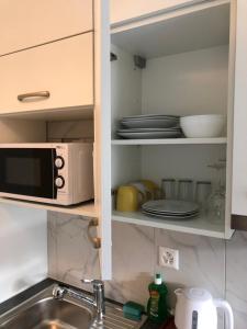 Kuchyň nebo kuchyňský kout v ubytování Apartment by Mario