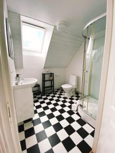 Kylpyhuone majoituspaikassa Galleriet BnB