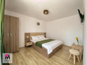 Un pat sau paturi într-o cameră la CasaMarta
