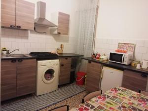Kuchyň nebo kuchyňský kout v ubytování Aeroporto room + 37 fotografií