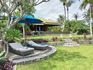 Zahrada ubytování Absolute Beachfront, Paradise, 3BR Villa with Private Pool on 1200m2 of Tropical Land