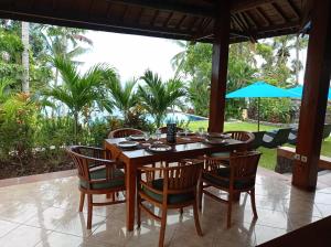Zahrada ubytování Absolute Beachfront, Paradise, 3BR Villa with Private Pool on 1200m2 of Tropical Land