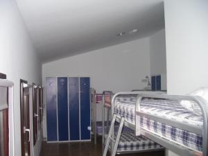 A bed or beds in a room at Albergue El Castillo