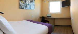 Giường trong phòng chung tại Hotel Modular Express Calama
