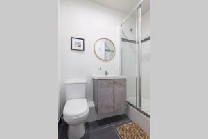 Ένα μπάνιο στο HT- From BCN.. to HeAVen!! 4BedROOMS with TeRRaZe!