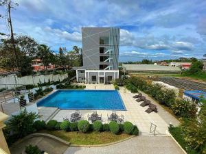 Kolam renang di atau dekat dengan Viewpark Hotel Tagaytay