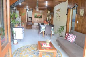a living room with a couch and a table at Casa do Lago in Gramado