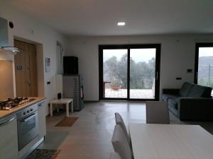 A kitchen or kitchenette at Villa Santoro ai TRE Ulivi con Piscina Privata