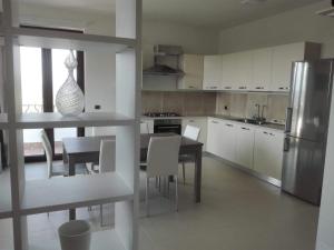 A kitchen or kitchenette at Villa Santoro ai TRE Ulivi con Piscina Privata