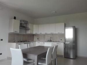 A kitchen or kitchenette at Villa Santoro ai TRE Ulivi con Piscina Privata