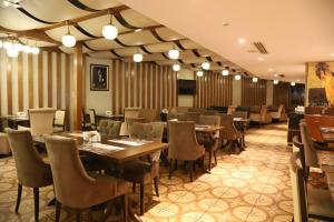 a restaurant with tables and chairs in a room at Hurry Inn Merter Istanbul in Istanbul