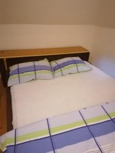 Letto o letti in una camera di Jarebika
