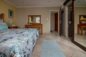 Ένα ή περισσότερα κρεβάτια σε δωμάτιο στο Gordon's Bay Guesthouse