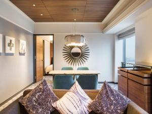 Ein Sitzbereich in der Unterkunft Swissotel Nankai Osaka