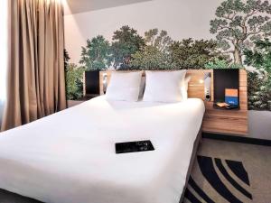 Postel nebo postele na pokoji v ubytování Novotel Suites Montpellier Antigone + 37 fotografií