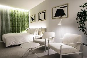 SHIROIYA HOTEL的休息区