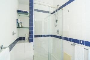 A bathroom at Spaccanapoli Comfort Suites