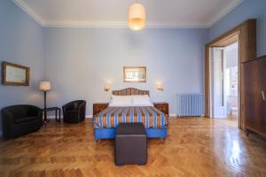 A bed or beds in a room at Spaccanapoli Comfort Suites