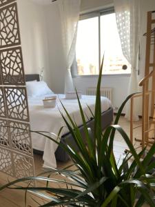 Posteľ alebo postele v izbe v ubytovaní Relax & Comfort Redona 8 Green Oasis near City Centre