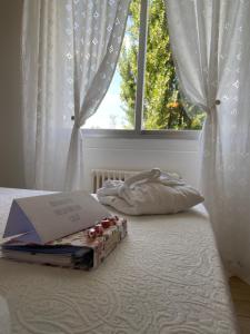 Posteľ alebo postele v izbe v ubytovaní Relax & Comfort Redona 8 Green Oasis near City Centre