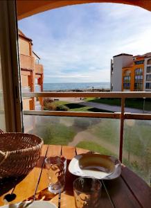 Un balcón o terraza en Cap de Mer - Vue sur mer - Une chambre - Une terrasse - Accès direct plage - Commerces à proximités
